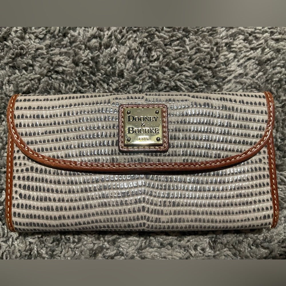 Dooney and Bourke wallet